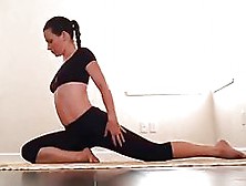 Evangeline Lilly Yoga