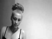 Facebook Finds - Flexi Blond Shaking Her Butt