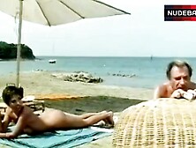 Barbara Bouchet Nude On Beach – L' Anatra All'arancia