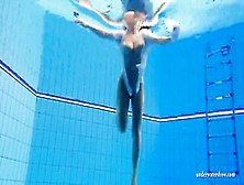 Huge Jugs Dark Hair Bae Zuzanna Swimming Into The Pool