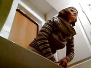 Hidden Cam Catches Girl Using The Toilet