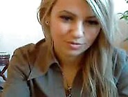 Teen Shows Her Asshole On Webcam