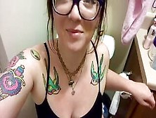 Thick White Girl Takes A Piss (Babygirl Goth)