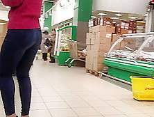 Nice Round Ass In Supermarket