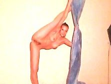 Naked Flexible Babe Shows Her Stretchy Talents