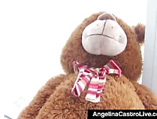 Angelina Castro Heeft Seks Met Een Teddy Beer