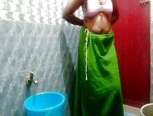 Indian Aunty Full Bathing Nude