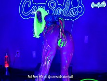 Camsoda- Babe In Bodypaint Toying