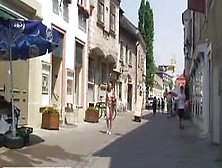 Sweet Blonde Shows Their Naked Body In Public