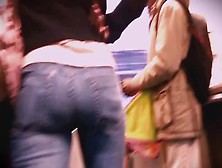 Phat Ass On The El Train!!!!