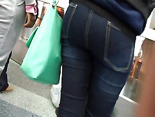 Ferry Ebony Ass Creeped 1 Of 2 Did I Get A Good Creep Here?!