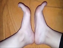 Gitsa Moves Her Sexy Feet Part 2