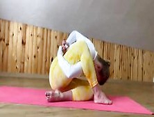 Yoga Com Sensualiddae (Rebeca Linares,  Tiffany Tatum,  Rebecca Linares)