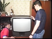 Mans Best - Fucking The Tv Repair Man (German Gay Porn Vintage)