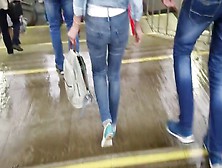 Junior Woman Wriggle Ass In Tight Jeans