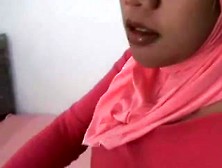 Arab Girl Takes The Oral Call